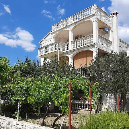 Apartments And Rooms With Parking Space Kastel Stafilic, Kastela - 18673 Exterior foto