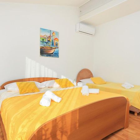 Apartments And Rooms With Parking Space Kastel Stafilic, Kastela - 18673 Quarto foto
