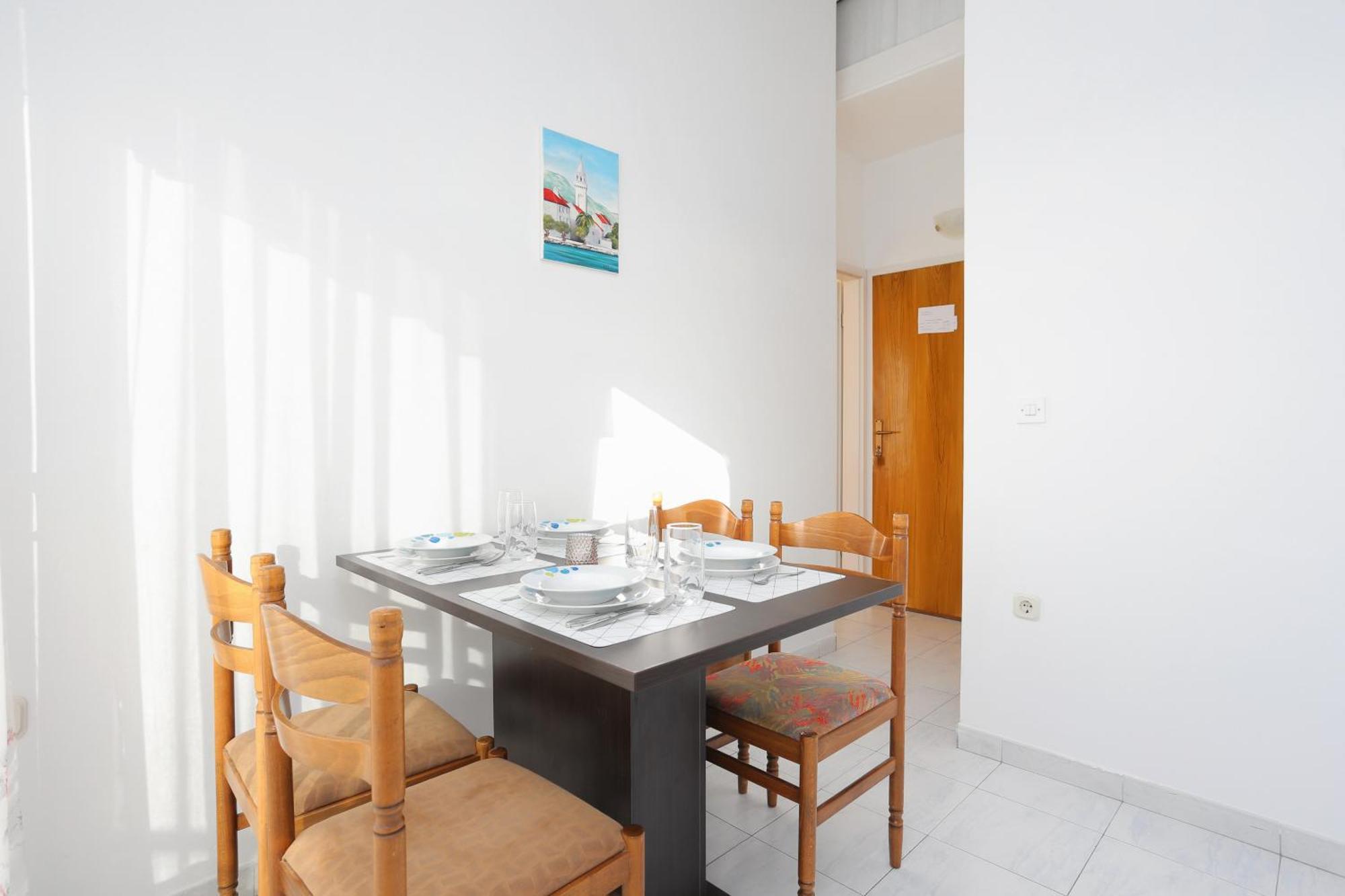Apartments And Rooms With Parking Space Kastel Stafilic, Kastela - 18673 Quarto foto