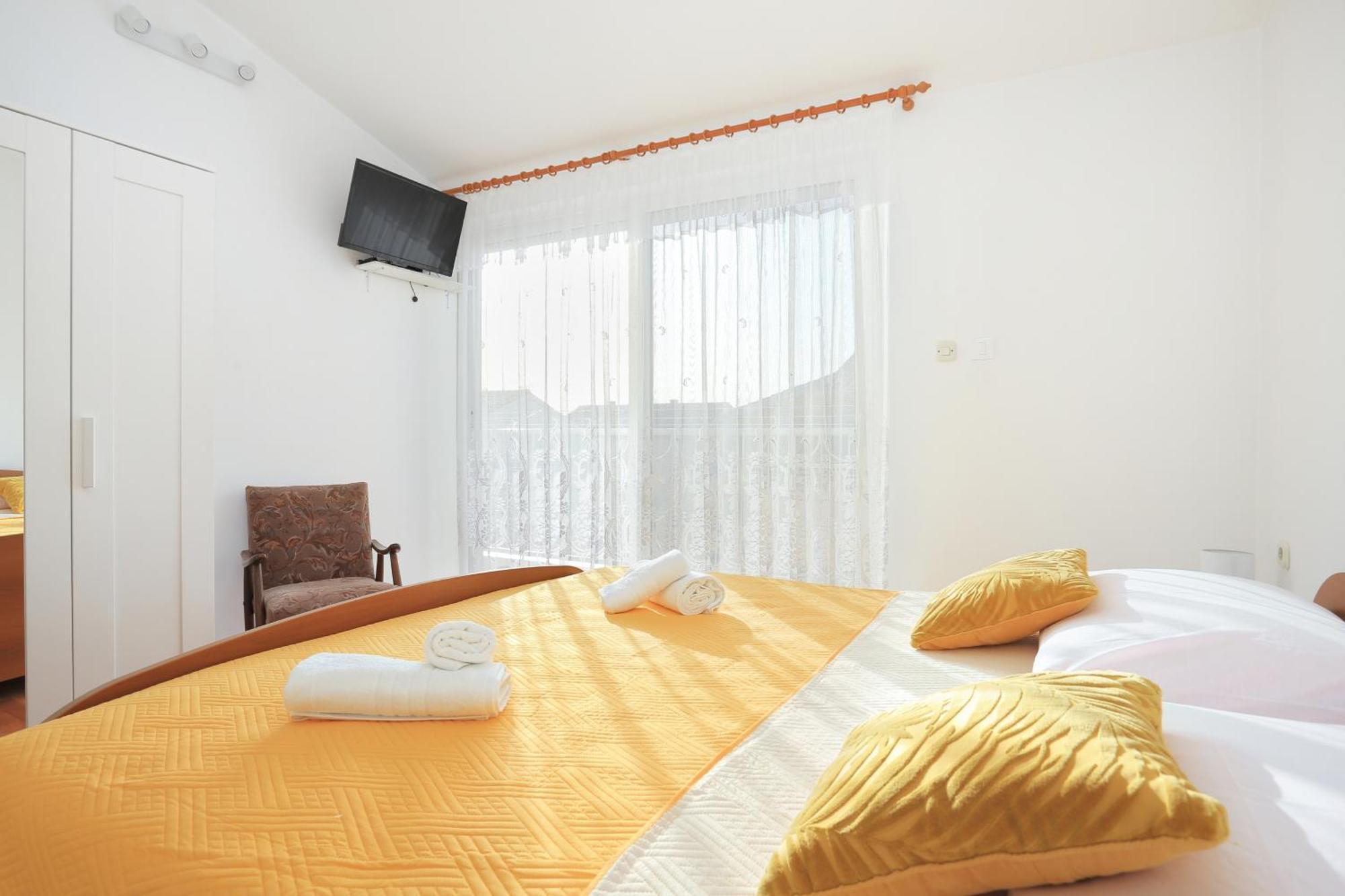 Apartments And Rooms With Parking Space Kastel Stafilic, Kastela - 18673 Quarto foto