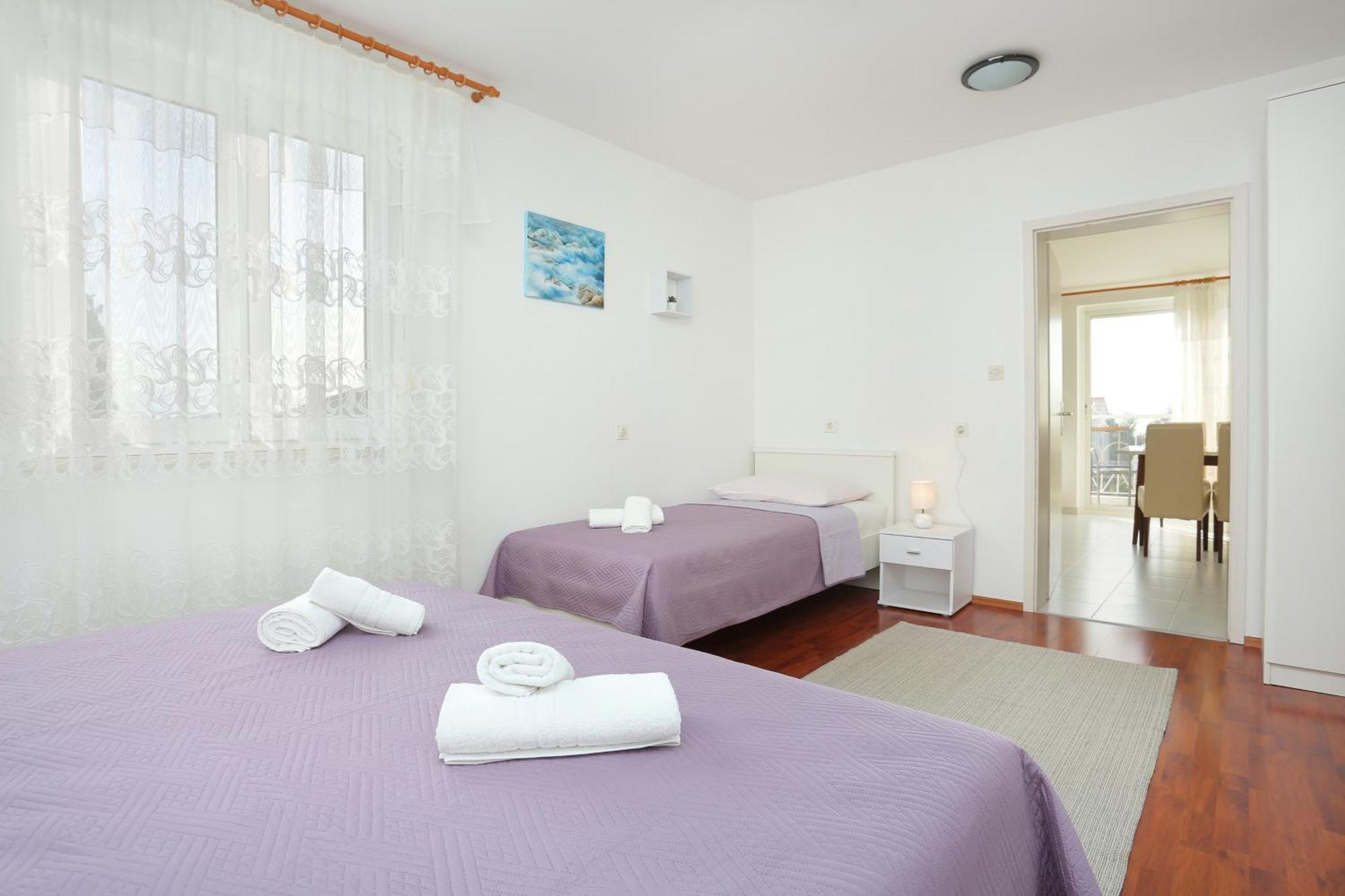Apartments And Rooms With Parking Space Kastel Stafilic, Kastela - 18673 Quarto foto
