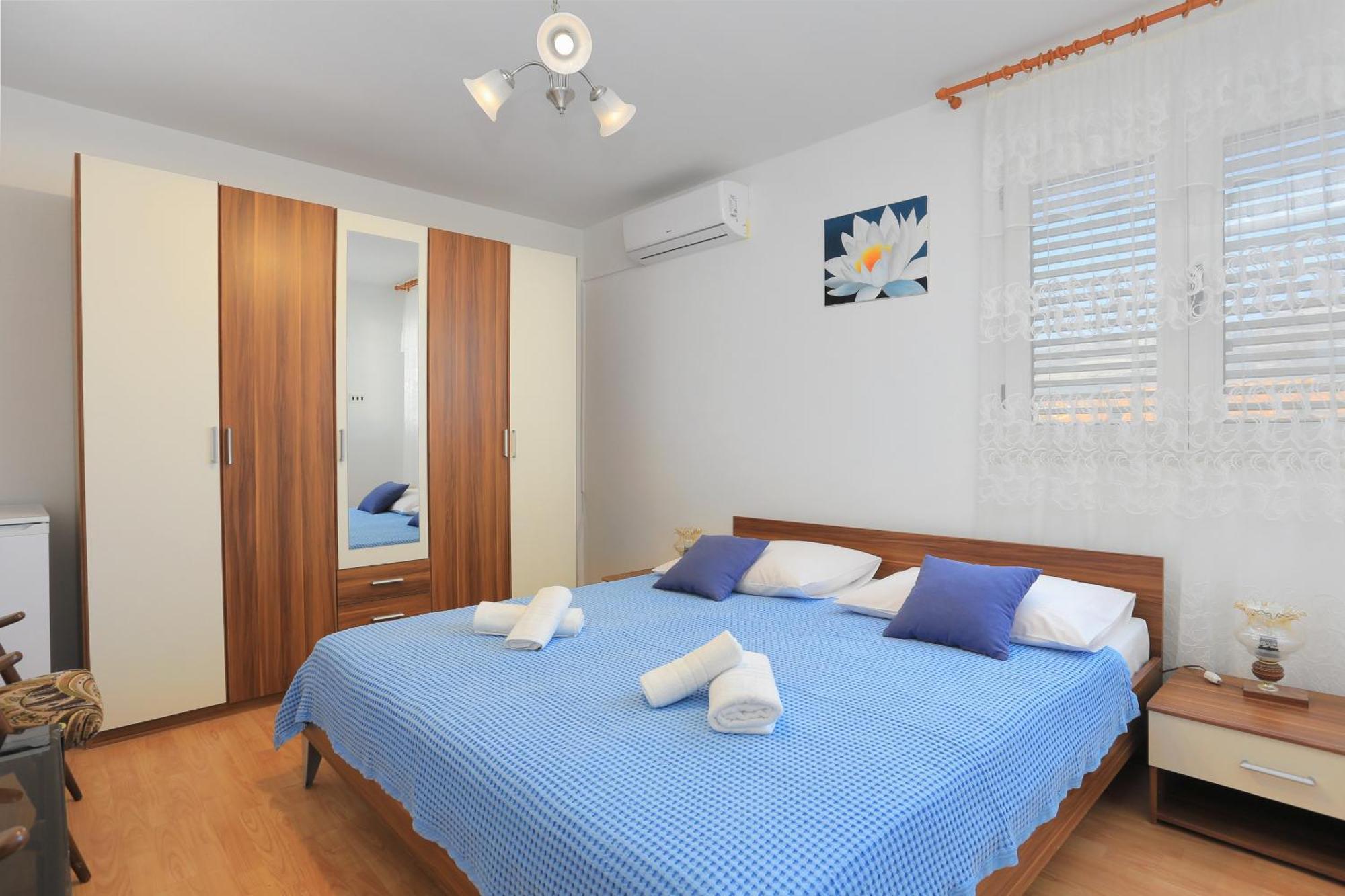 Apartments And Rooms With Parking Space Kastel Stafilic, Kastela - 18673 Quarto foto